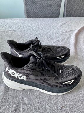 Hoka Women’s Clifton 9 Lace Up Athletic Running Shoes Size 9.5